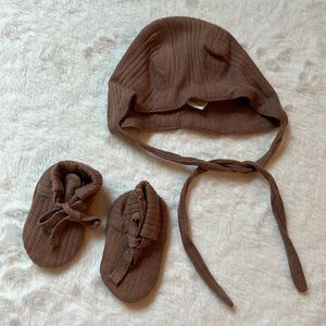 Kate Quinn newborn hat and booties set
